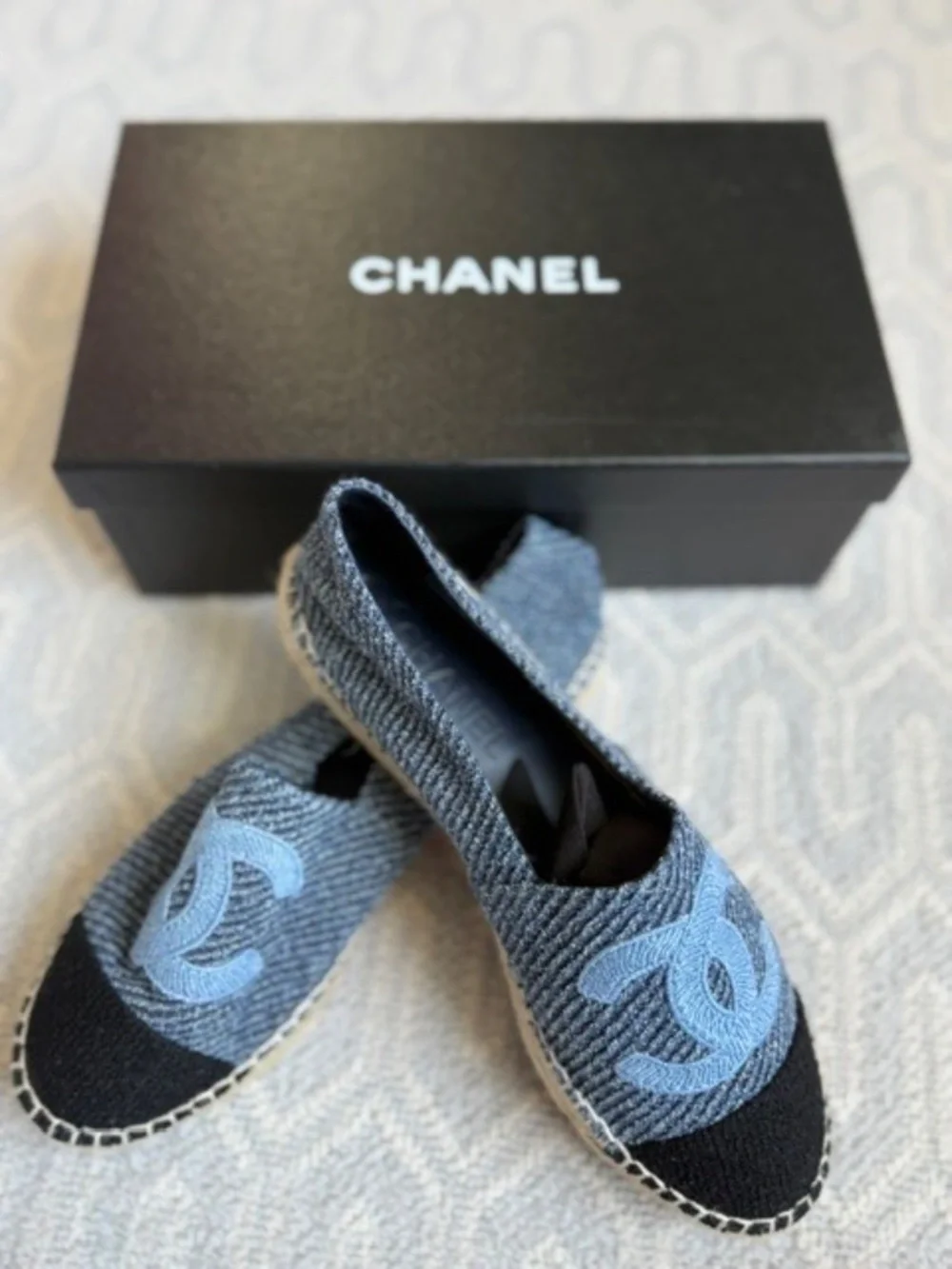 Beautiful Chanel CC Espadrilles size 40 Brand New In Box Blue Tweed